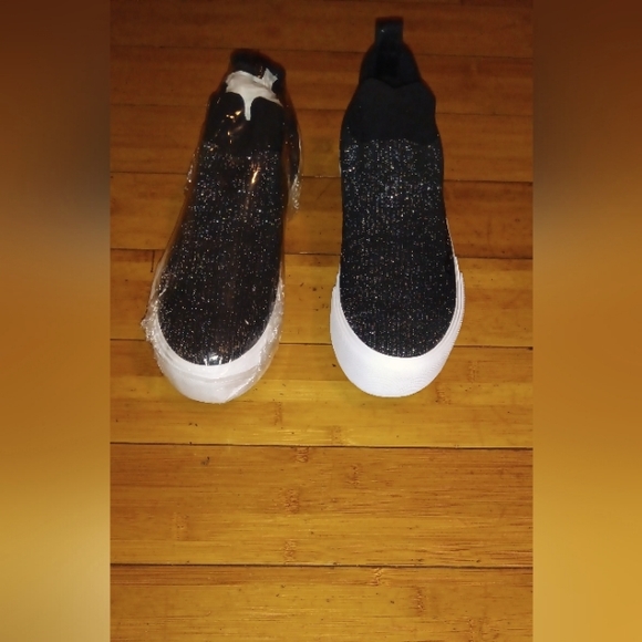 COPY - DKNY Slip on Sneaker/Walking shoes in sz 9 - Picture 2 of 4